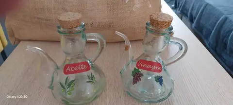 pichet à vinaigre et huile d'olive