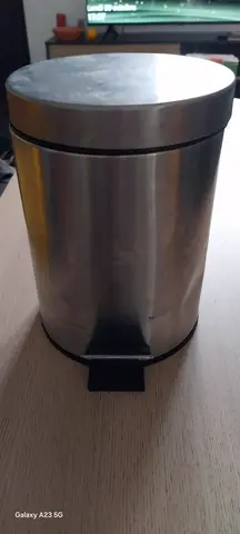 poubelle de salle de bain