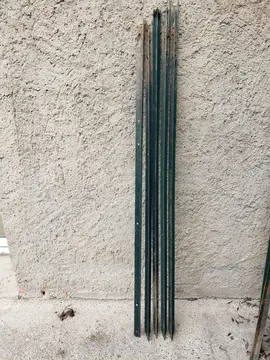 5 poteaux acier vert