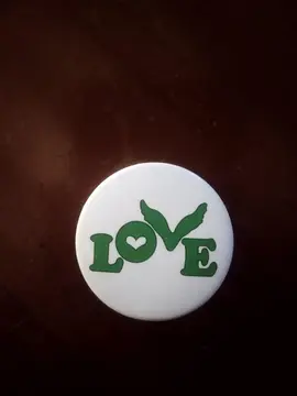 broche Love