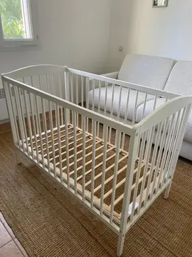 Lit à barreaux bébé + baignoire
