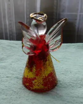 Petite figurine d'ange en verre