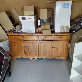 buffet à donner. il a aussi une partie haute