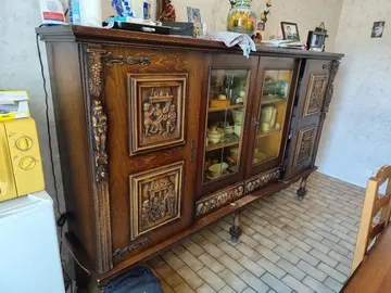 buffet en chêne, en rez de chaussée pour l'enlèvement.