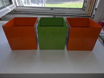 3 boites metal de 15x15peu se fixé au mur
