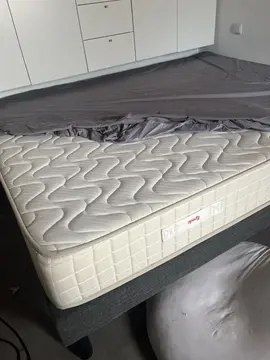 lit comprenant matelas +sommier