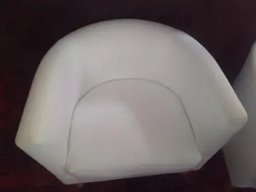 deux fauteuils Ikea blanc