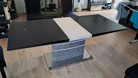 table pied central