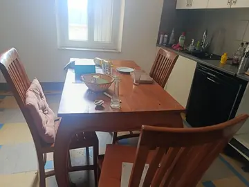 table pieds d'éléphant seulement 3 chaise