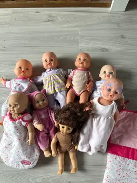 lot poupées et accessoires