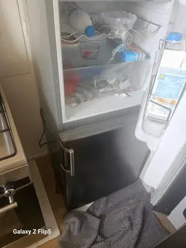 frigo a donner suite mon déménagement je donne mon frigo a venir récupérer sur place .au 3etage