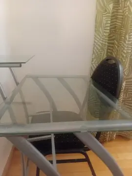 table en verre d'ordinateur