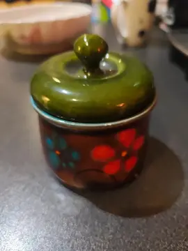 petit pot avec couvercle