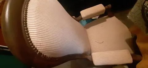 Fauteuil Bergère tissu Dimensions : 110 x 63 Un accoudoir est à réparer A récupérer sur Rennes qu