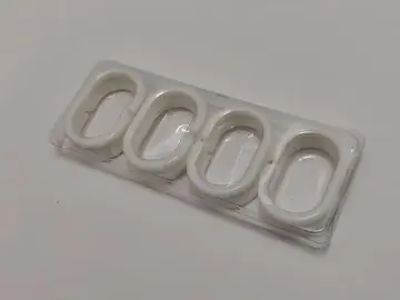 Crochet en plastique pour rideau de salle de bain