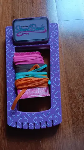Jeu avec élastiques colorés sans notice