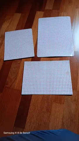 3 sets en carton plastifiés d'un côté