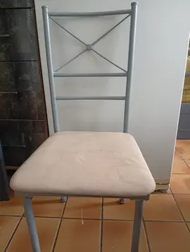 chaises quatres plus deux a réparer