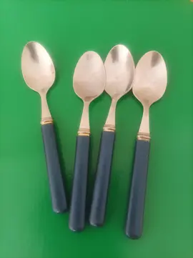 4 petites cuillères