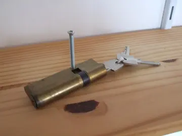 Serrure de porte avec 3 clés