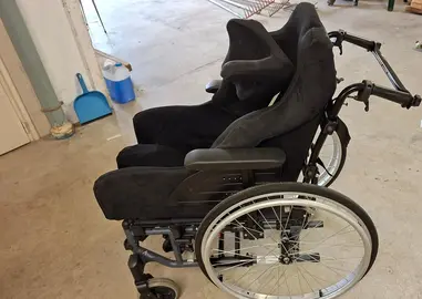 fauteuil handicapé à main