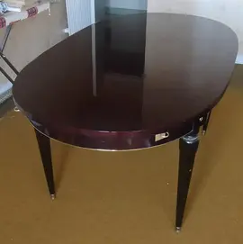 Table ovale de salon laquée avec rallonges