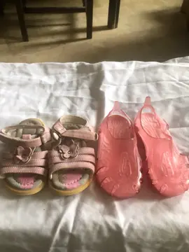 je donne des chaussures fille pointure 19 en bon état