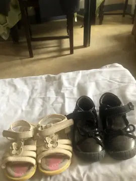 je donne des chaussures fille pointure 20 en bon état