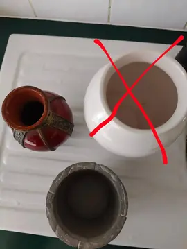 Un petit vase et un petit cache pot