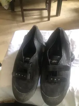 je donne chaussures femme en bon état pointure 39