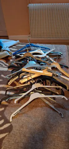 lot de cintres plastique