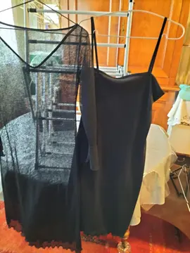 robe noire taille 36/38 2 en une