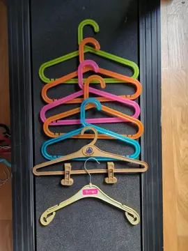 cintre vêtements enfants