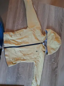 veste jaune clair T 23 mois