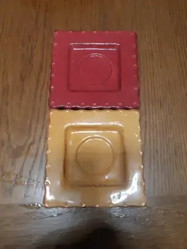 2 petites assiettes à apéro ou autres