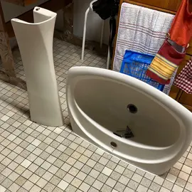 Lavabo beige céramique