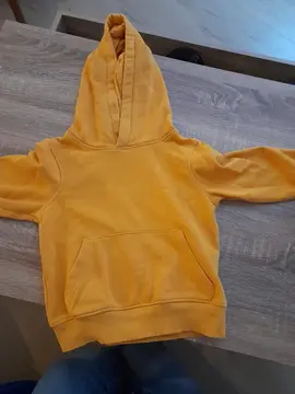 pull jaune à capuche T 4 ans