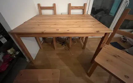 Table et chaise en bois