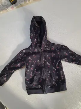 veste à capuche motif fleurs T 3 ans