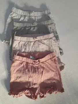 4 shorts de coton C et A 2-3 ans