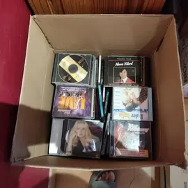 important lot de CD, et cassettes audio