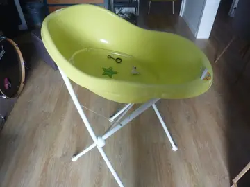 Baignoire bébé sur pieds