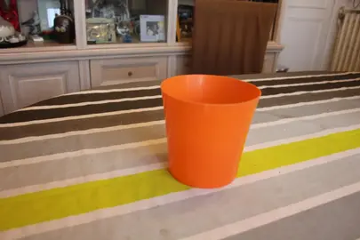 petit pot couleur orange