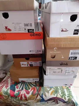 boîtes à chaussures vides