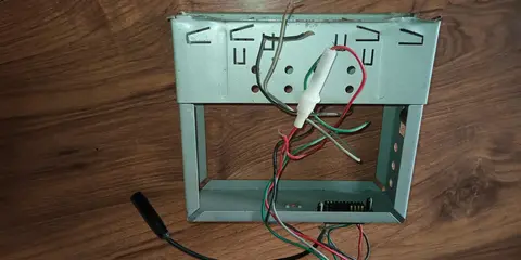 structure pour poste radio pour auto