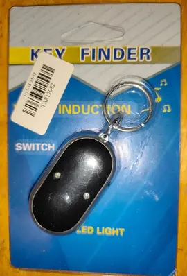 Alarme pour retrouver ses clefs et petite lumière.