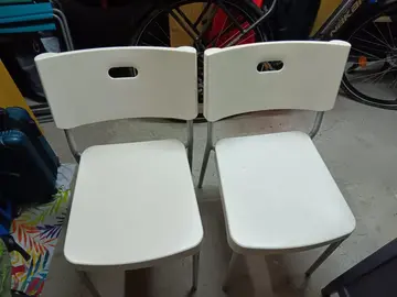2 chaises ikea blanche en plastique