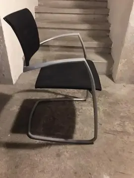 3 chaises de bureau ou d'accueil