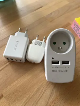 3 prises secteur pour chargeurs usb