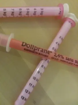 3 cyringe suspension plastique neuf / jamais utilisé